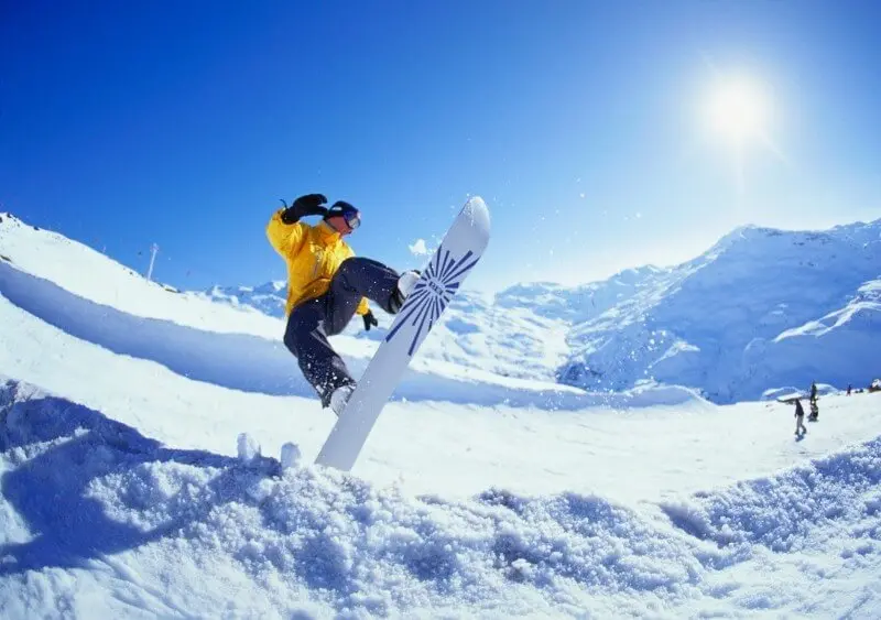 Compreendendo a história do snowboard e 7 curiosidades sobre o esporte que você deve saber