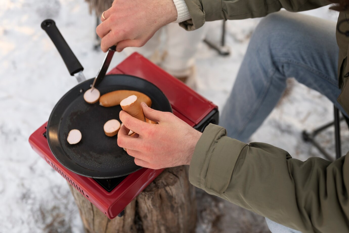 Cooking sausage in winter camping