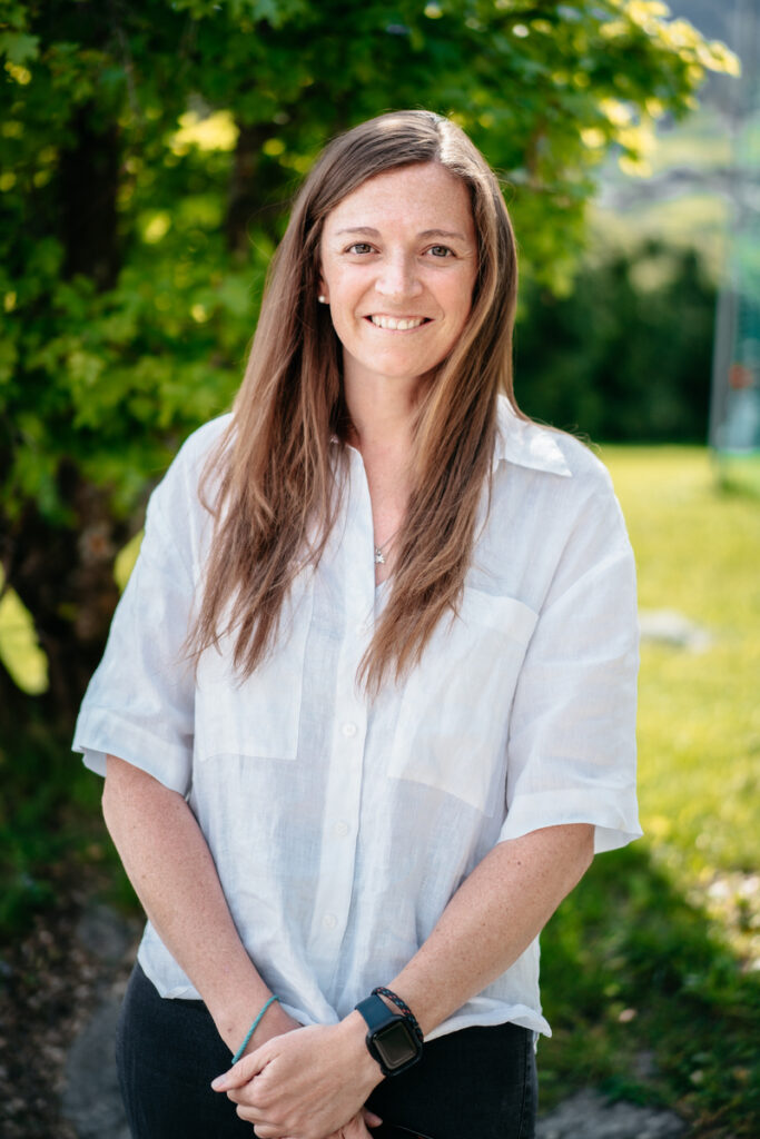 Portrait of Elisabeth (Iggy) Chambers who is the resort manager of the Verbier campus at Les Elfes International Camp