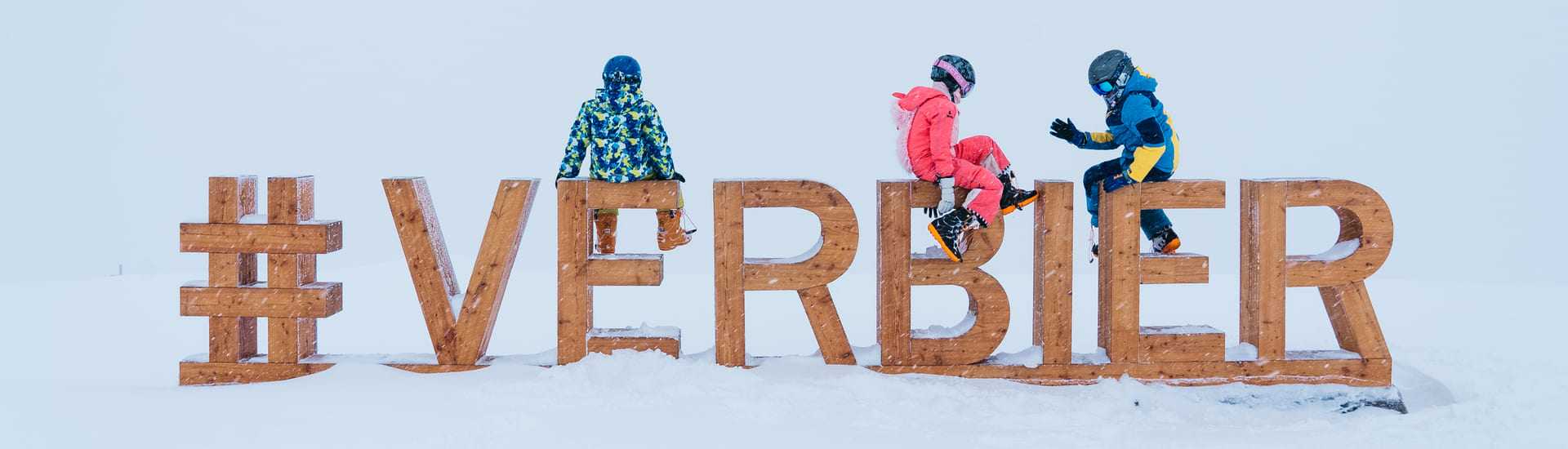 Quels sont les caractéristiques et les avantages uniques des camps d’hiver en Suisse ?