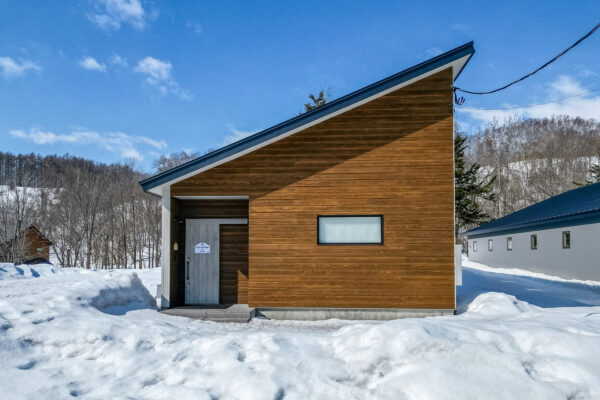 Les-Elfes_Aerial_Lodge-Fuyu_1920x1080HQ